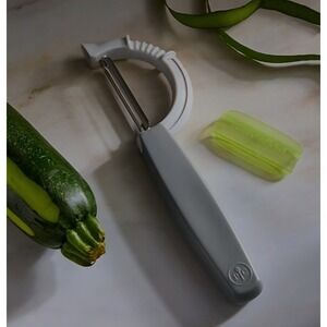 Pampered Chef Pivoting Peeler Grey Stainless Steel Blade with Cover NEW